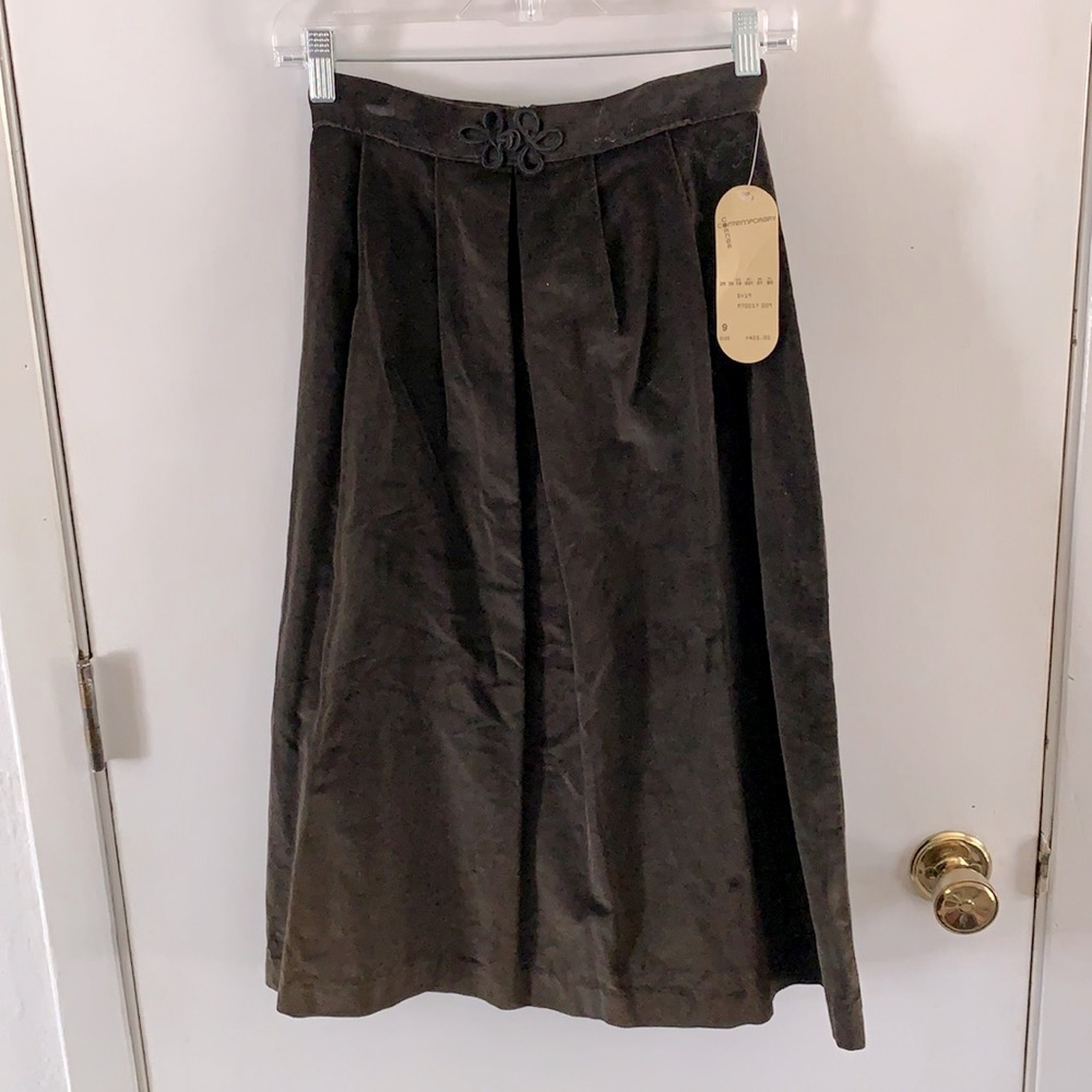 Vintage Contemporary Corner brown velvet pleated skirt
